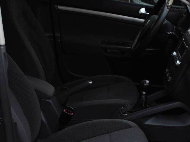 Черный Фольксваген Гольф, объемом двигателя 1.6 л и пробегом 223 тыс. км за 6999 $, фото 15 на Automoto.ua