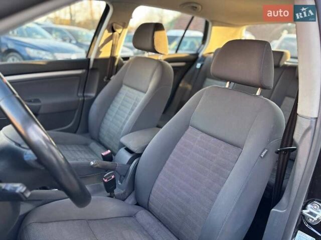 Чорний Фольксваген Гольф, об'ємом двигуна 1.6 л та пробігом 198 тис. км за 6999 $, фото 18 на Automoto.ua