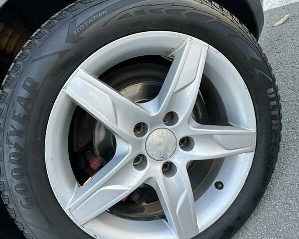 Черный Фольксваген Гольф, объемом двигателя 1.6 л и пробегом 300 тыс. км за 5299 $, фото 5 на Automoto.ua