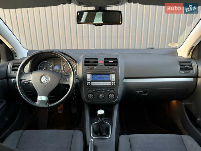 Черный Фольксваген Гольф, объемом двигателя 1.4 л и пробегом 211 тыс. км за 5690 $, фото 73 на Automoto.ua