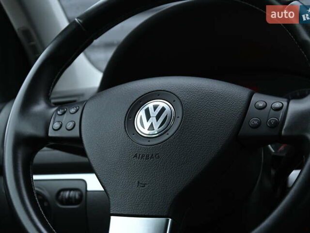 Черный Фольксваген Гольф, объемом двигателя 1.39 л и пробегом 221 тыс. км за 6800 $, фото 26 на Automoto.ua