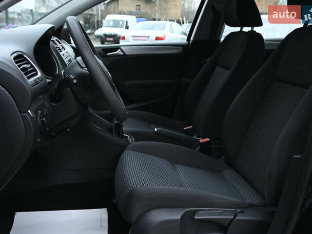 Черный Фольксваген Гольф, объемом двигателя 1.6 л и пробегом 217 тыс. км за 7700 $, фото 21 на Automoto.ua