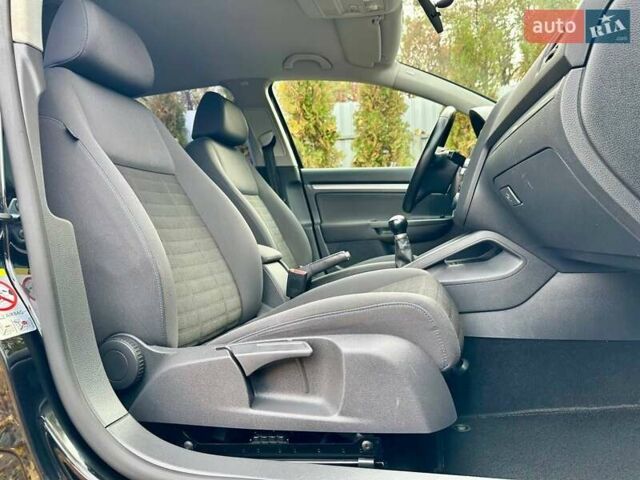 Черный Фольксваген Гольф, объемом двигателя 1.6 л и пробегом 215 тыс. км за 6300 $, фото 92 на Automoto.ua