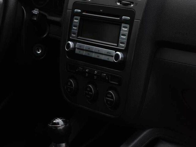 Черный Фольксваген Гольф, объемом двигателя 1.6 л и пробегом 223 тыс. км за 6999 $, фото 14 на Automoto.ua