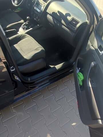 Черный Фольксваген Гольф, объемом двигателя 1.6 л и пробегом 280 тыс. км за 6300 $, фото 5 на Automoto.ua