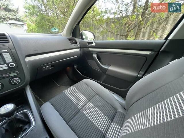 Чорний Фольксваген Гольф, об'ємом двигуна 1.6 л та пробігом 211 тис. км за 6850 $, фото 22 на Automoto.ua