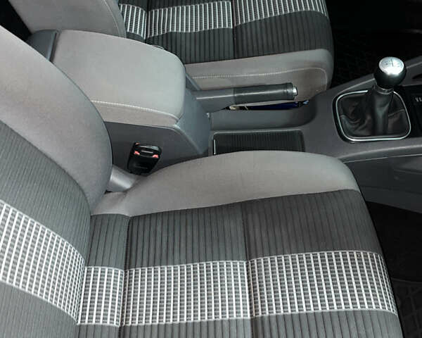 Чорний Фольксваген Гольф, об'ємом двигуна 1.6 л та пробігом 219 тис. км за 6700 $, фото 10 на Automoto.ua