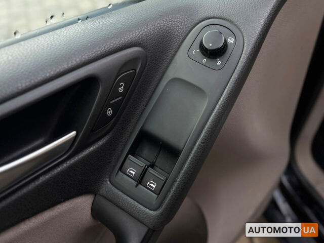 Чорний Фольксваген Гольф, об'ємом двигуна 2 л та пробігом 166 тис. км за 9500 $, фото 9 на Automoto.ua