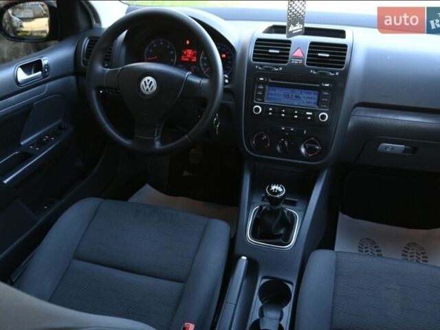 Чорний Фольксваген Гольф, об'ємом двигуна 1.4 л та пробігом 212 тис. км за 5555 $, фото 6 на Automoto.ua