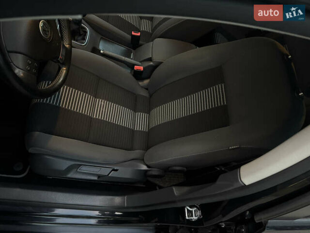 Чорний Фольксваген Гольф, об'ємом двигуна 1.6 л та пробігом 203 тис. км за 6600 $, фото 17 на Automoto.ua