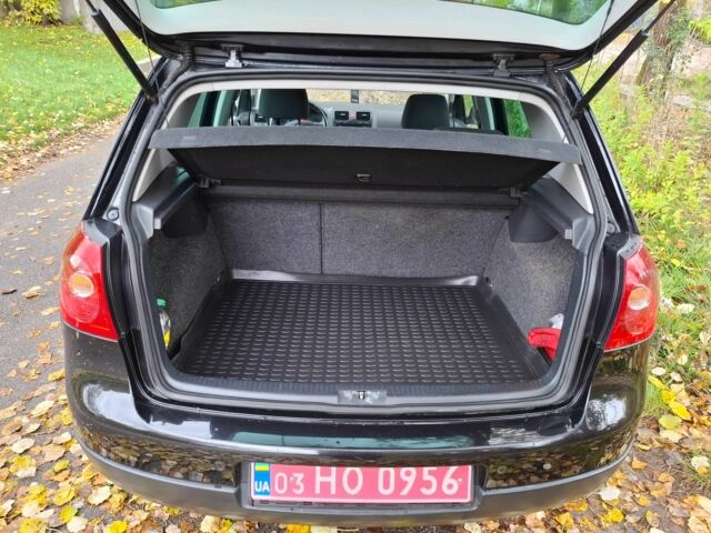 Черный Фольксваген Гольф, объемом двигателя 1.6 л и пробегом 190 тыс. км за 6800 $, фото 2 на Automoto.ua