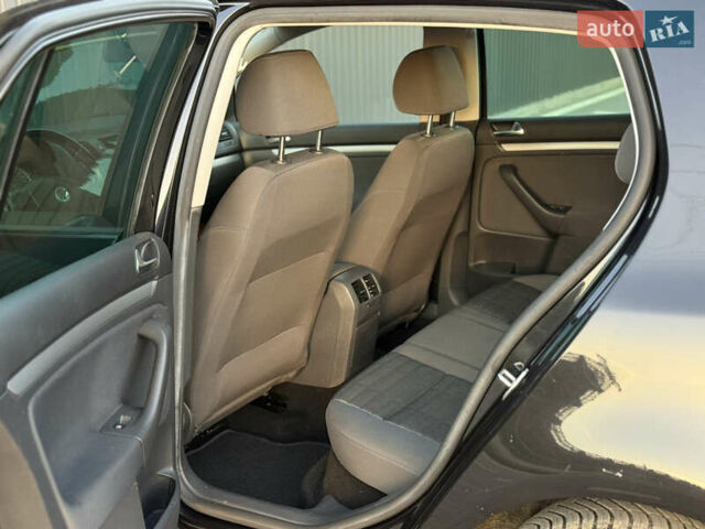 Черный Фольксваген Гольф, объемом двигателя 1.4 л и пробегом 211 тыс. км за 5690 $, фото 57 на Automoto.ua