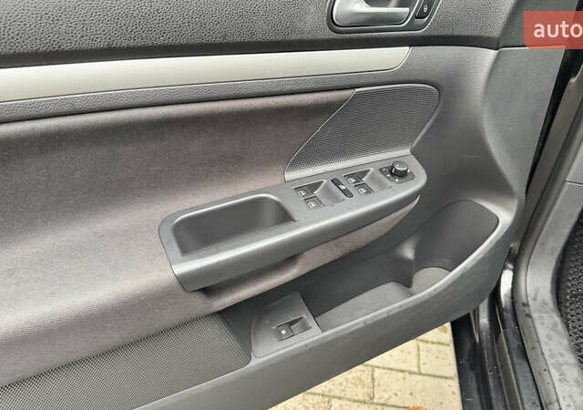 Черный Фольксваген Гольф, объемом двигателя 1.39 л и пробегом 242 тыс. км за 6999 $, фото 20 на Automoto.ua