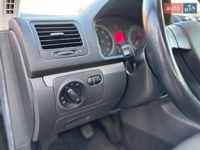 Чорний Фольксваген Гольф, об'ємом двигуна 1.6 л та пробігом 198 тис. км за 6999 $, фото 16 на Automoto.ua