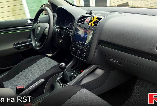 Чорний Фольксваген Гольф, об'ємом двигуна 2 л та пробігом 318 тис. км за 5900 $, фото 4 на Automoto.ua