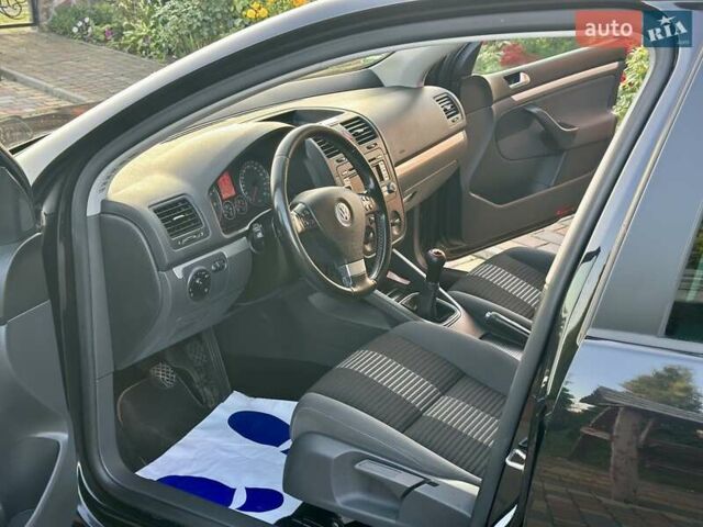 Чорний Фольксваген Гольф, об'ємом двигуна 1.6 л та пробігом 195 тис. км за 6399 $, фото 17 на Automoto.ua