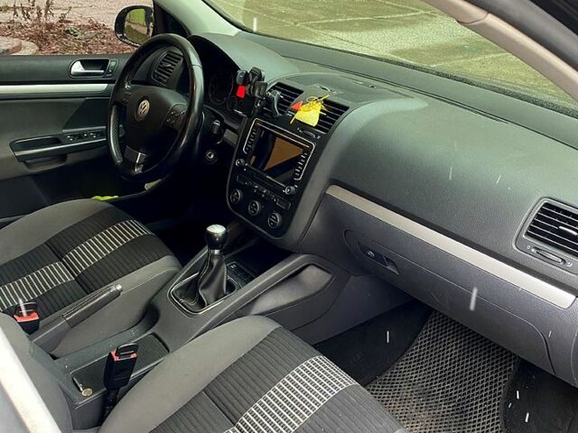 Черный Фольксваген Гольф, объемом двигателя 1.4 л и пробегом 220 тыс. км за 5700 $, фото 7 на Automoto.ua