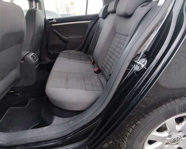 Черный Фольксваген Гольф, объемом двигателя 1.6 л и пробегом 242 тыс. км за 5850 $, фото 27 на Automoto.ua