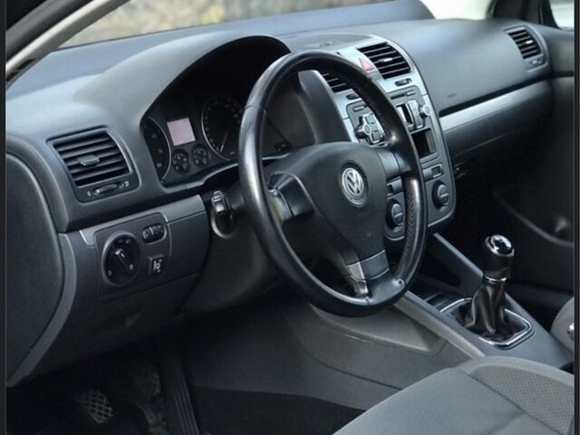 Черный Фольксваген Гольф, объемом двигателя 1.6 л и пробегом 226 тыс. км за 7500 $, фото 5 на Automoto.ua