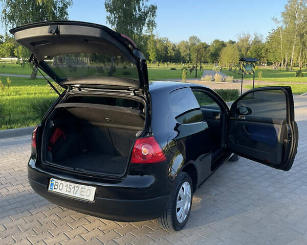 Черный Фольксваген Гольф, объемом двигателя 1.6 л и пробегом 340 тыс. км за 4999 $, фото 28 на Automoto.ua