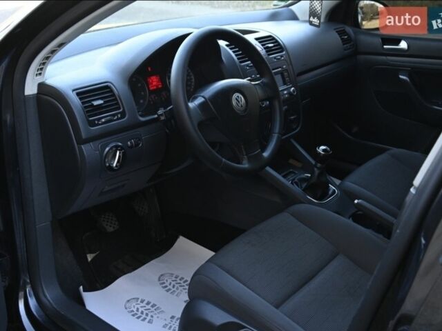 Чорний Фольксваген Гольф, об'ємом двигуна 1.4 л та пробігом 212 тис. км за 5555 $, фото 4 на Automoto.ua