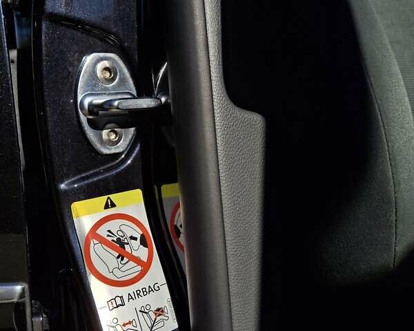 Черный Фольксваген Гольф, объемом двигателя 1.4 л и пробегом 276 тыс. км за 6600 $, фото 14 на Automoto.ua