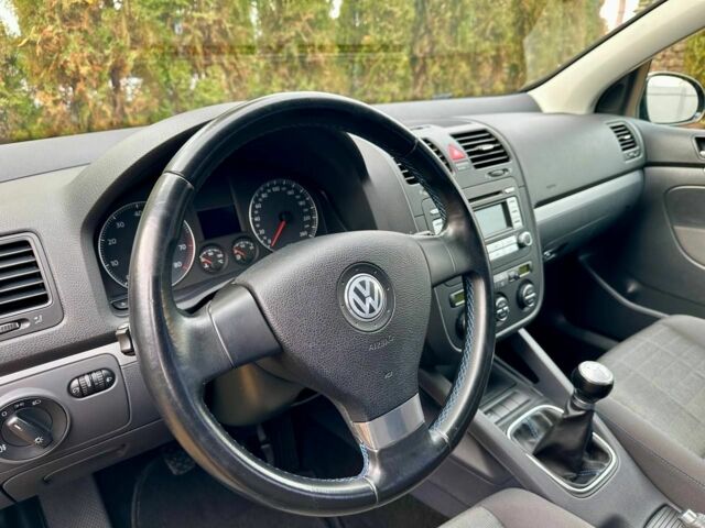 Черный Фольксваген Гольф, объемом двигателя 1.6 л и пробегом 215 тыс. км за 6300 $, фото 11 на Automoto.ua