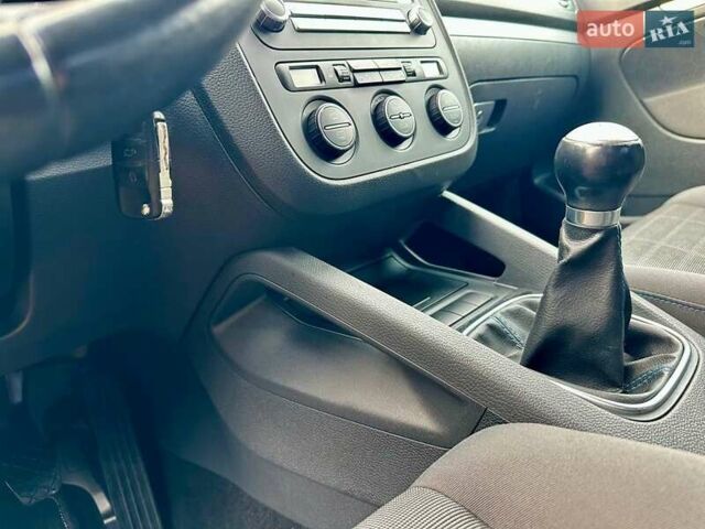 Черный Фольксваген Гольф, объемом двигателя 1.6 л и пробегом 215 тыс. км за 6300 $, фото 68 на Automoto.ua