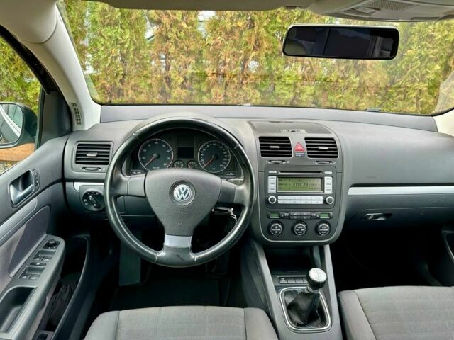 Черный Фольксваген Гольф, объемом двигателя 1.6 л и пробегом 215 тыс. км за 6300 $, фото 23 на Automoto.ua