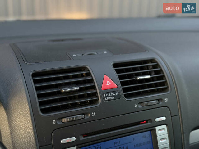 Черный Фольксваген Гольф, объемом двигателя 1.4 л и пробегом 211 тыс. км за 5690 $, фото 85 на Automoto.ua