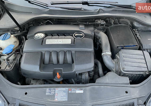 Черный Фольксваген Гольф, объемом двигателя 1.6 л и пробегом 237 тыс. км за 6000 $, фото 6 на Automoto.ua