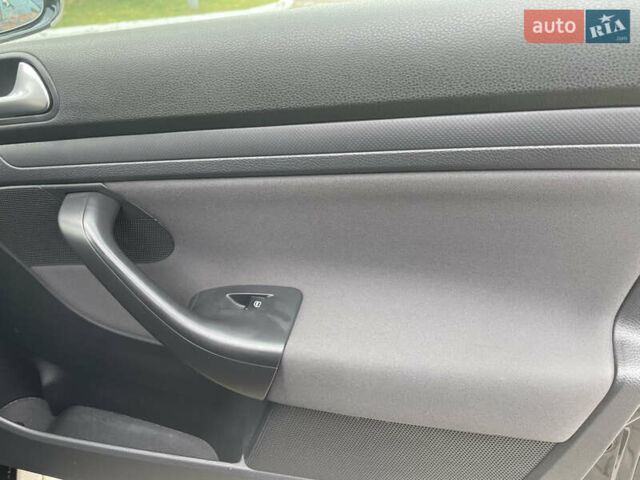 Чорний Фольксваген Гольф, об'ємом двигуна 1.6 л та пробігом 213 тис. км за 5950 $, фото 22 на Automoto.ua