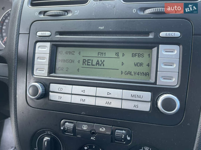 Чорний Фольксваген Гольф, об'ємом двигуна 1.4 л та пробігом 212 тис. км за 5399 $, фото 77 на Automoto.ua