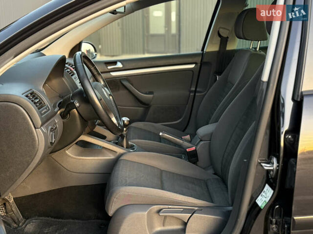 Черный Фольксваген Гольф, объемом двигателя 1.4 л и пробегом 211 тыс. км за 5690 $, фото 54 на Automoto.ua