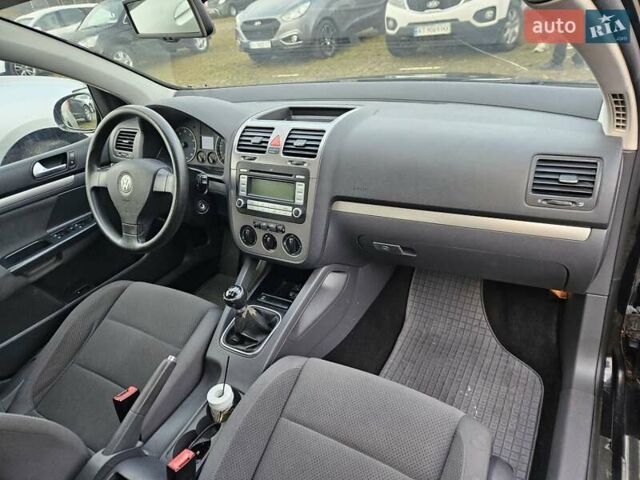 Чорний Фольксваген Гольф, об'ємом двигуна 1.39 л та пробігом 260 тис. км за 5100 $, фото 5 на Automoto.ua