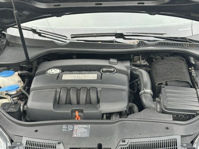 Черный Фольксваген Гольф, объемом двигателя 1.6 л и пробегом 210 тыс. км за 6500 $, фото 10 на Automoto.ua