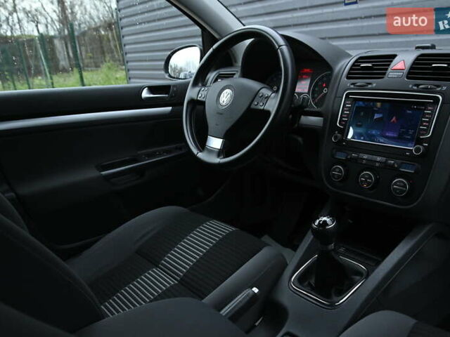 Черный Фольксваген Гольф, объемом двигателя 1.39 л и пробегом 221 тыс. км за 6800 $, фото 25 на Automoto.ua