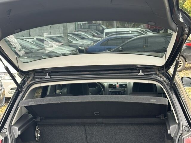 Черный Фольксваген Гольф, объемом двигателя 1.6 л и пробегом 210 тыс. км за 6500 $, фото 4 на Automoto.ua