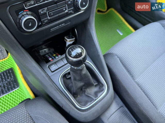 Черный Фольксваген Гольф, объемом двигателя 1.39 л и пробегом 246 тыс. км за 7500 $, фото 26 на Automoto.ua