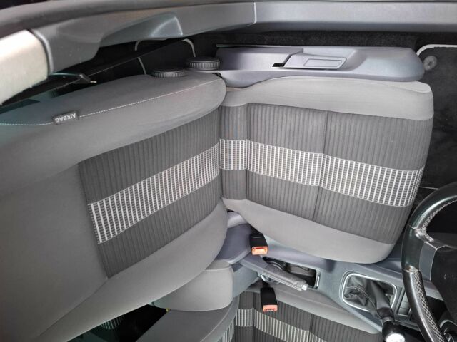 Черный Фольксваген Гольф, объемом двигателя 1.6 л и пробегом 190 тыс. км за 6800 $, фото 7 на Automoto.ua