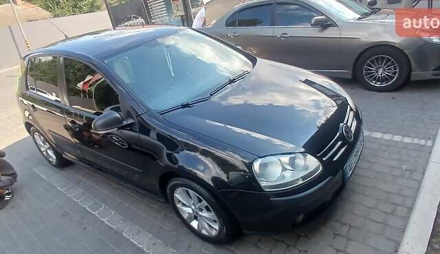 Черный Фольксваген Гольф, объемом двигателя 1.6 л и пробегом 228 тыс. км за 7500 $, фото 4 на Automoto.ua