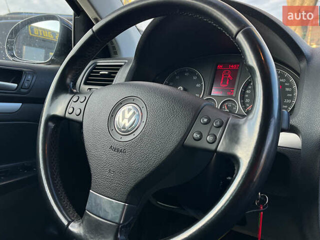 Черный Фольксваген Гольф, объемом двигателя 1.4 л и пробегом 248 тыс. км за 6999 $, фото 14 на Automoto.ua