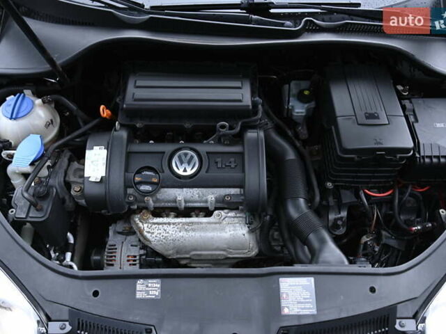 Черный Фольксваген Гольф, объемом двигателя 1.39 л и пробегом 221 тыс. км за 6800 $, фото 11 на Automoto.ua