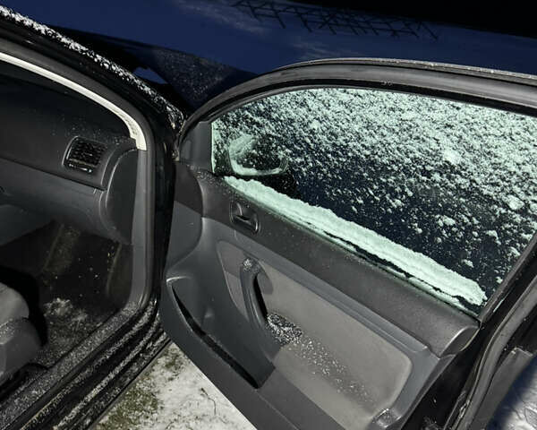 Черный Фольксваген Гольф, объемом двигателя 1.4 л и пробегом 236 тыс. км за 3000 $, фото 18 на Automoto.ua