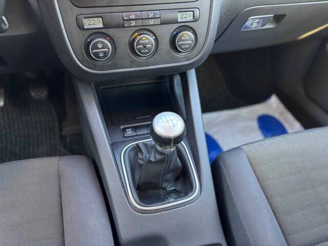 Черный Фольксваген Гольф, объемом двигателя 1.6 л и пробегом 198 тыс. км за 6999 $, фото 22 на Automoto.ua