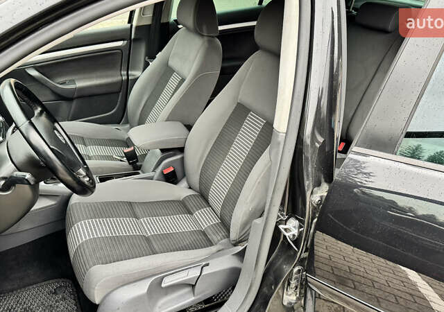 Черный Фольксваген Гольф, объемом двигателя 1.39 л и пробегом 242 тыс. км за 6999 $, фото 12 на Automoto.ua