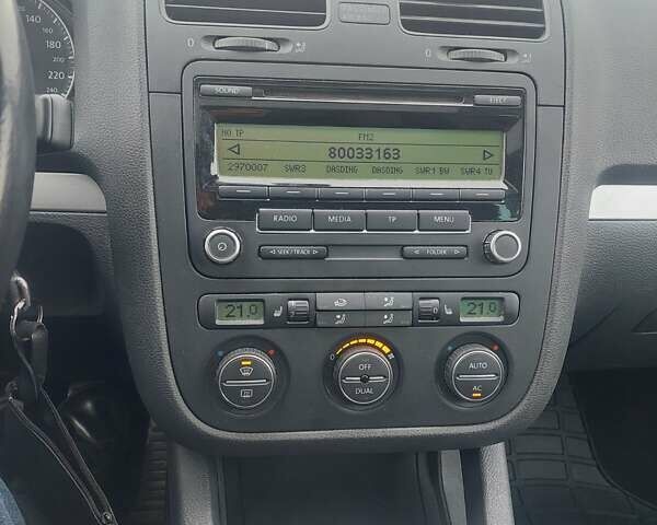 Черный Фольксваген Гольф, объемом двигателя 1.6 л и пробегом 198 тыс. км за 6499 $, фото 18 на Automoto.ua