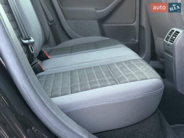 Черный Фольксваген Гольф, объемом двигателя 1.4 л и пробегом 211 тыс. км за 5690 $, фото 66 на Automoto.ua