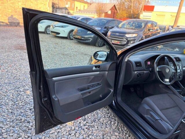 Черный Фольксваген Гольф, объемом двигателя 1.6 л и пробегом 198 тыс. км за 6999 $, фото 8 на Automoto.ua