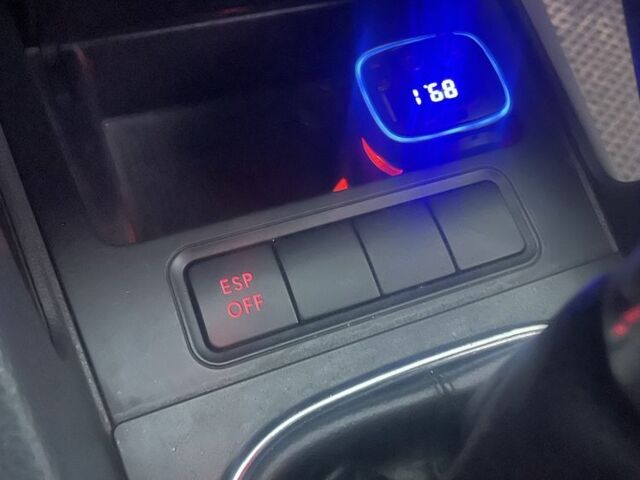 Черный Фольксваген Гольф, объемом двигателя 1.4 л и пробегом 192 тыс. км за 5999 $, фото 14 на Automoto.ua